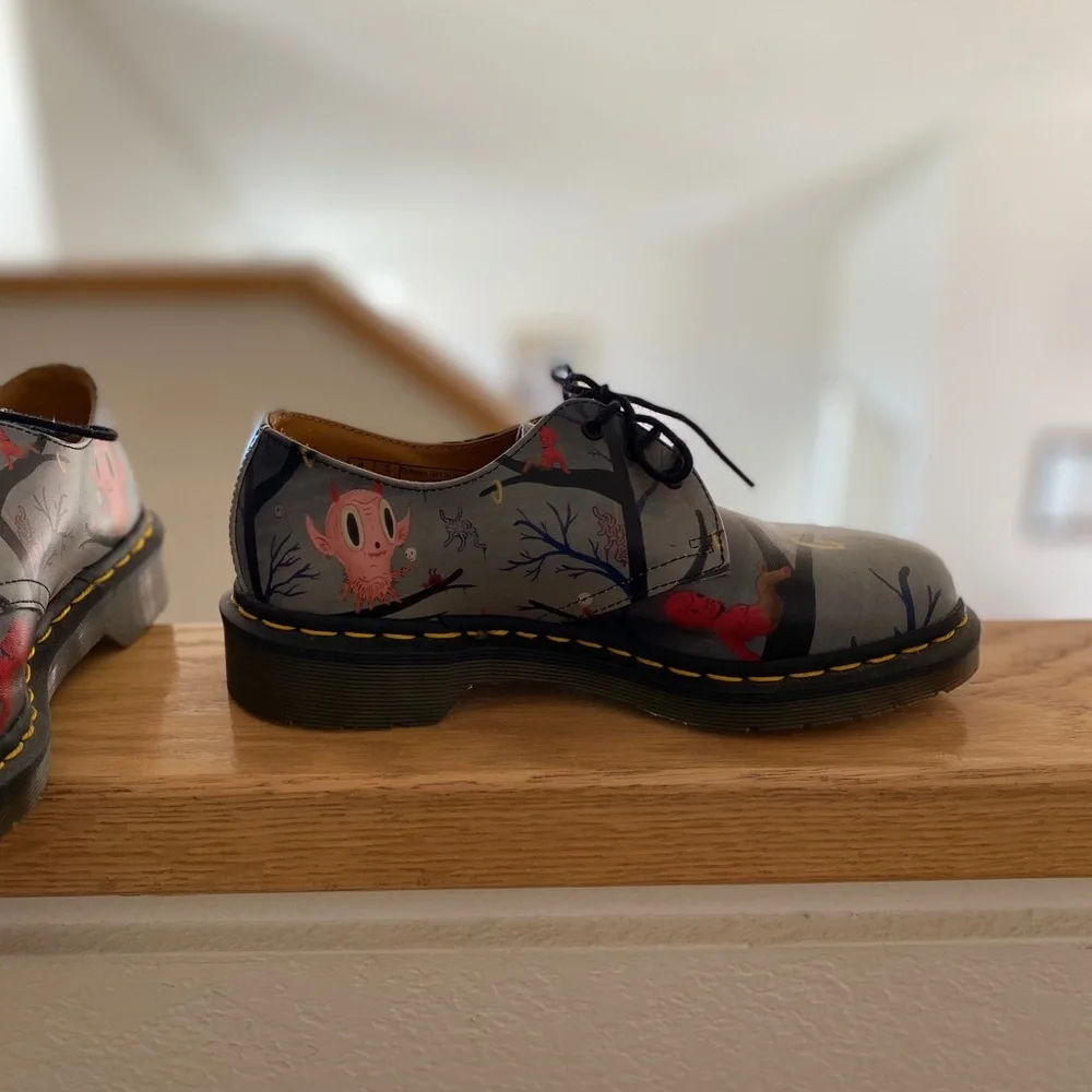 Dr. Martens Gray Graphic Lace-Up Shoes with Black Laces and Yellow Stitching - Picture 4 of 5